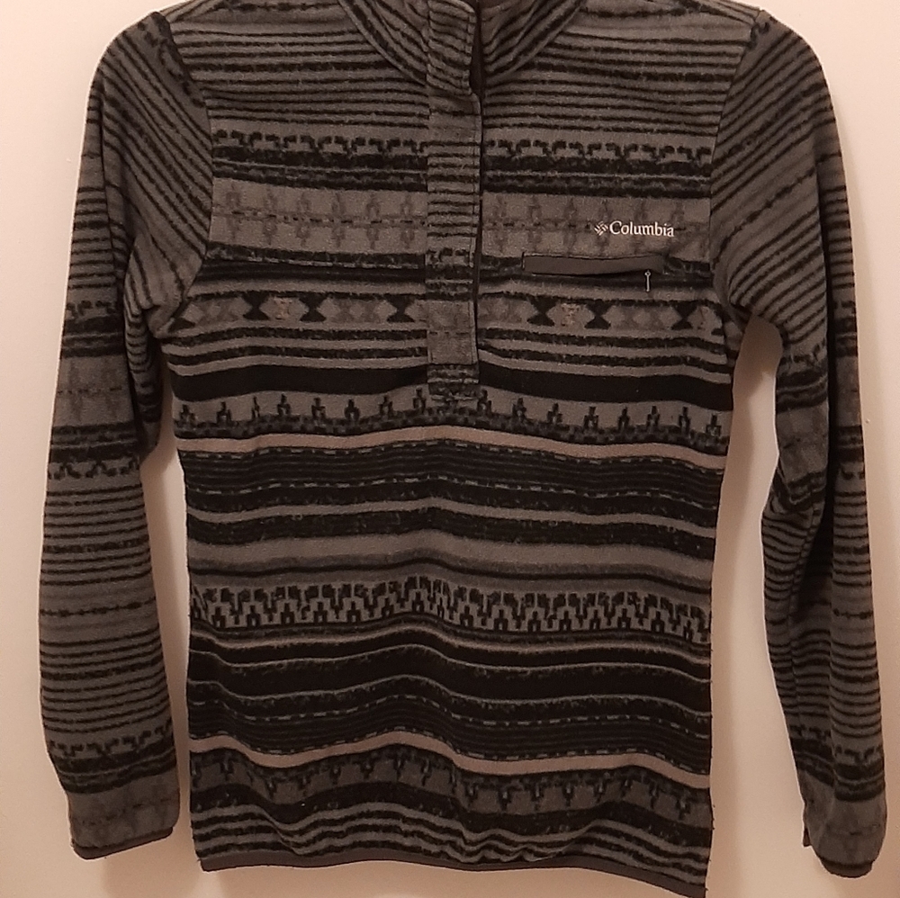 Colombia ladies sweater..SZ XS.HALF WAY BOTTONED..SHELL 100% POLYESTERS. EXCLUSI